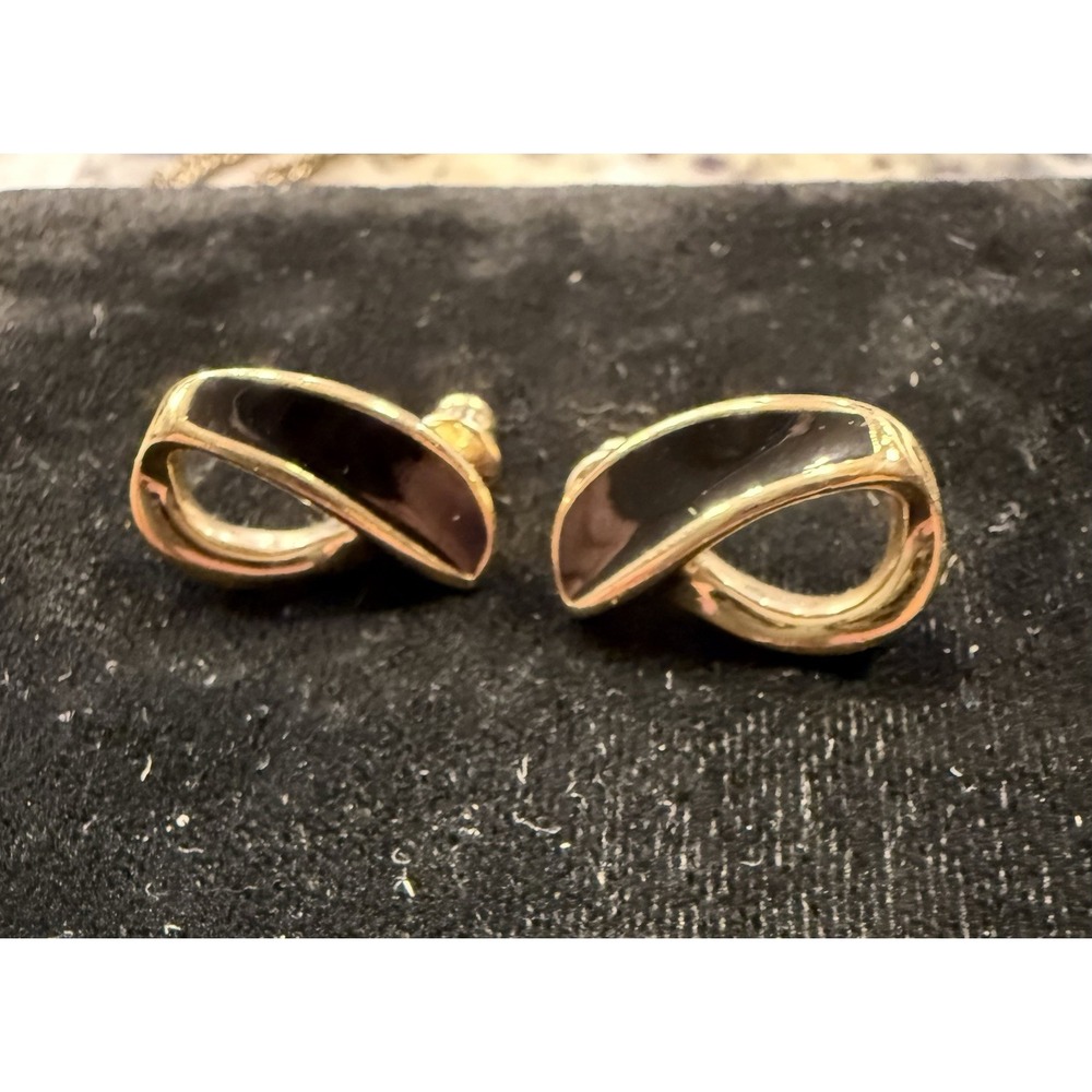 Vintage‎ Trifari Gold Tone Black Enamel Earrings Screw Back Signed